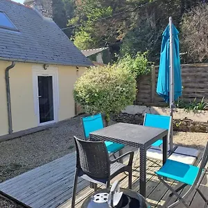 Charmante Petite Maison Proche Du Port, Maison 7 Hébergement de vacances